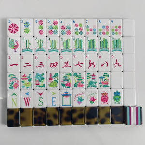 Tuiles de Mahjong de Noël en Acrylique Rouge et Vert à 4 Couches, Mahjong de Style Américain Gravé au Laser Personnalisé pour Cadeau Festif - Product Image 2