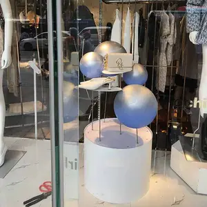 Esposizione della finestra di acquisto del negozio di boutique di marca di artigianato decorativo di prezzo diretto di fabbrica