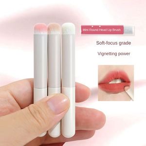แปรงทาลิปสติกหัวกลมขนาดเล็กแบบพกพา พร้อมฝาปิด - Product Image 3
