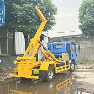 Camion benne à bras de ramassage ISUZU 4x2 5 tonnes pour déchets - Product Image 1