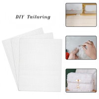 250606 Feuilles de toile plastique à motif croisé pour projets de tricot et crochet DIY, fabrication de sacs DIY, blanc/noir, maille carrée de 4 mm