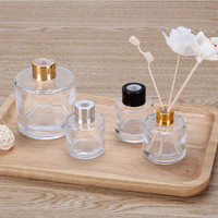 Bouteille en verre cylindrique vide pour diffuseur à bâtonnets, 100ml 200ml, fond épais, noir et blanc, personnalisable avec logo, vente en gros, durable, estampage à chaud, pour la maison