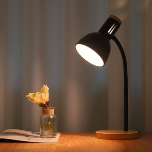 Automatisch dimmbare LED-Schreibtischlampe mit 3 Farben, einstellbarer Helligkeit, flexiblem Schwanenhals, Lichtsensor und USB-Ladeanschluss - Product Image 6