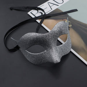 Maschera di Halloween con stile retrò e sofisticato. Festa in maschera veneziana. Maschera a metà faccia dorata in polvere. Stile <span class=keywords><strong>Zorro</strong></span> - Product Image 4
