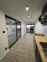 Maison modulaire en conteneur de 2 étages, prête à être expédiée, de qualité supérieure, 20 pieds, 40 pieds, 2 à 4 chambres, maison miniature de luxe, unité de vie préfabriquée à vendre