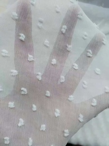 Tissu en polyester recyclé 100% durable GRS, doux, effet plumetti, tissé à pois, chiffon froissé pour robe et chemisier femme - Product Image 5