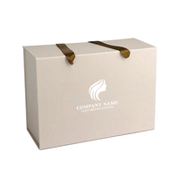 Boîtes en papier rigides magnétiques personnalisées pour robes Emballage de vêtements pliable écologique en carton beige avec logo et impression UV