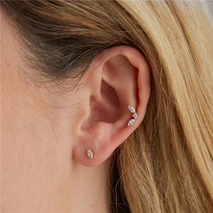 ต่างหูเงินแท้ S925 รุ่น ROXI 16G ประดับเพชรทรงตาแมวและมูนสโตน แบบหัวแบนเกลียว - Product Image 4