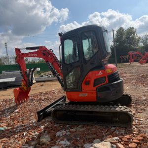 Miniexcavadora U27 Usada Original de Japón, 2.7 Toneladas, Giro de Cola Cero, Pequeña Excavadora de Orugas con EPA para Construcción en Jardines - Product Image 1