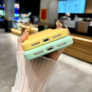 Funda de Silicona Líquida para iPhone 17 16 15 14 Pro Max, Carcasa Antigolpes de Color Caramelo, Suave al Tacto, con Logotipo Personalizado - Product Image 5
