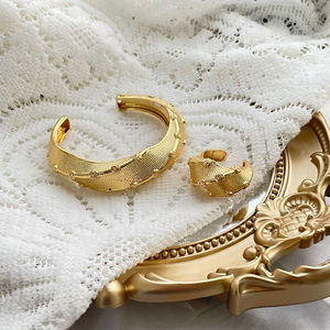 Nuevo Conjunto de Pulsera y Anillo con Baño de Oro de 14K para Mujer, con Diseño Floral para Bodas - Product Image 2