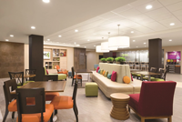 Banquette rembourrée Home2 Suites PA 150, mobilier sur mesure pour hôtels et espaces publics, fabricant de sièges pour banques.