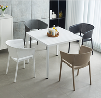 Chaise de salle à manger empilable en plastique vert olive moderne STG, design coloré et respirant pour l'extérieur, le jardin, les restaurants