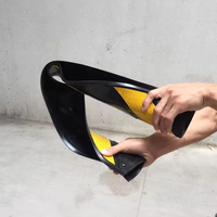 Protection d'angle en caoutchouc avec 4 blocs réfléchissants jaunes en forme de flèche, protection de bord mural en L pour la sécurité des garages et des entrepôts