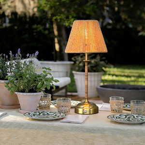 Lampe de table LED rechargeable en bambou et rotin au design nordique rétro classique, lampe de lecture moderne en métal pour chambre à coucher - Product Image 2