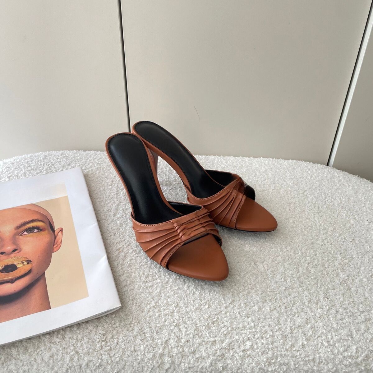 สีน้ำตาล