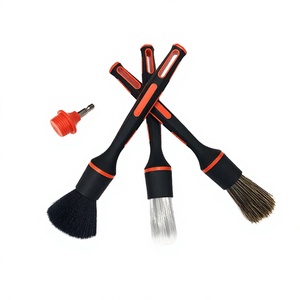 Juego de 3 Cepillos de Limpieza para Autos de Marca OEM con Mango de Goma TPR de Plástico de Primera Calidad y Cabezal de Cepillo Reemplazable - Product Image 4