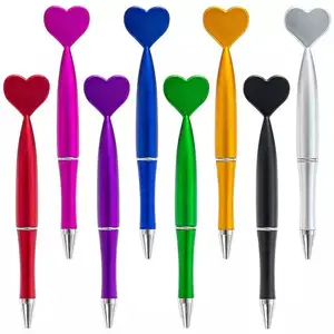 Großhandel Hot Selling anpassen Logo neue Kunststoff-Kugelschreiber mit großem Herz Top für Studenten im Styling-Design