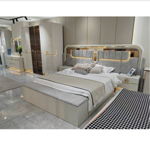 Elegante y Lujoso Juego de Muebles de Dormitorio Modernos para <span class=keywords><strong>Hotel</strong></span> y Hogar, Tamaño King, con Diseño de Espejo con Iluminación LED, Acabado Beige Brillante - Product Image 1