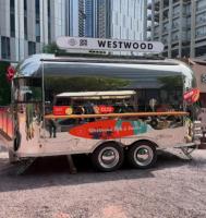 Camion de restauration de luxe directement de l'usine avec aménagement intérieur personnalisé et finitions haut de gamme pour les entreprises mobiles de café et de bar