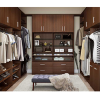 Idées de design de placards et vestiaires modernes pour chambres à coucher, avec armoires de luxe sur mesure et dressing