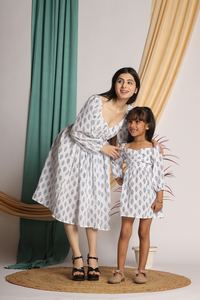 Vestidos cortos elegantes informales florales con estampado de manga Midi y cuello de mujer de gran popularidad, vestidos Midi cortos estampados pequeños para mujer - Product Image 2