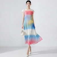 Robes d'été tendance pour femmes 2026 – Robe plissée Miyake à imprimé dégradé arc-en-ciel ombré pour le voyage et les trajets quotidiens