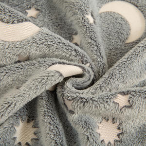 Vente en gros d'étoiles dinosaure licorne motif personnalisé lumineux couverture pour enfants cadeau de Noël flanelle lueur dans le noir jeter couverture - Product Image 2