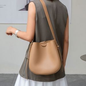 Bolso de Mano Tipo Cubo Retro Europeo Americano de Cuero Genuino para Mujer, Nuevo, Versátil, de Alta Gama, Ligero, de un Solo Hombro - Product Image 1