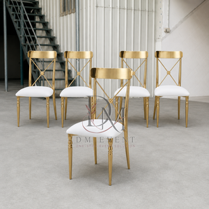 Chaise de mariage moderne en acier inoxydable doré à dossier croisé avec coussin blanc pour réceptions et lieux événementiels – Sièges commerciaux - Product Image 3