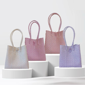 Bolsos de mujer Bolso de mano Premium para mujer Bolsos de mujer Material plástico reciclado respetuoso con el medio ambiente en tejido de Indonesia - Product Image 5