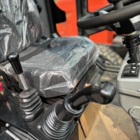 3-Tonnen-4WD-Offroad-Dieselstapler mit hoher Effizienz, max. Fahrgeschwindigkeit 32 km/h, 4550 mm minimaler Wendekreis, Lagermaschine