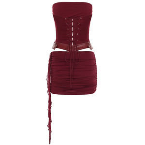 Ensemble Femme 2 Pièces Tendance : Mini-<span class=keywords><strong>Jupe</strong></span> Plissée en <span class=keywords><strong>Cuir</strong></span> PU et Haut Tube Sans Bretelles et Sans Dos Coupe Ajustée avec Découpes - Product Image 1