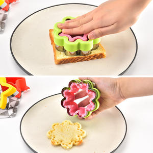 Juego de cortadores de galletas de dibujos animados coloridos, 6 piezas, molde de acero inoxidable para sándwiches, pan, galletas, tostadas, frutas y verduras. - Product Image 5