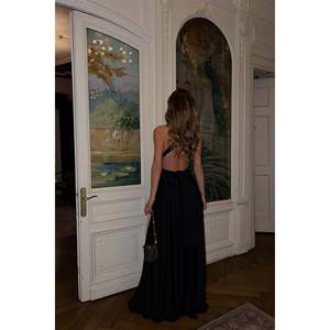 Robe de soirée longue noire à nouer - Product Image 1