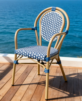 Chaise de bistrot française Yoshen bleue, restaurant, café, extérieur, chaise de salle à manger en rotin blanc et bleu