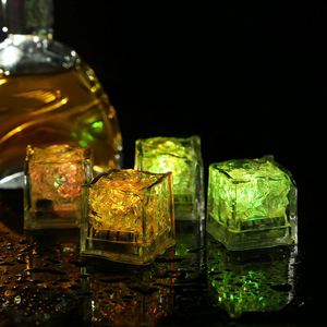 Glaçons lumineux multicolores pour boissons - Lumières clignotantes réutilisables pour le Nouvel An, les fêtes, les mariages et la décoration - Product Image 5