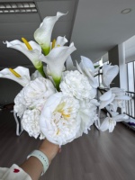 Bouquet de Mariage Blanc de Luxe M789 – Fleurs Artificielles Réalistes : Lys Calla, Orchidée Phalaenopsis, Pivoine – Bouquet à Main pour Mariée