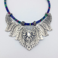Ensemble de bijoux ethniques personnalisés en gros, collier statement en alliage avec strass colorés, grand choker style bohème