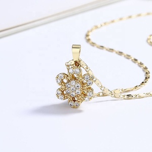 Collier Pendentif Fleur Rotatif en Laiton Plaqué Or 18K pour Femme, avec Zircons Cubiques Scintillants et Chaîne Maillons – Idéal Quotidien, Fêtes, Mariages, Tendance - Product Image 5