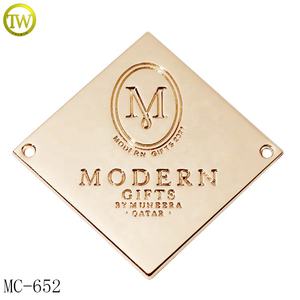 אותיות חלולות אביזרים בגד בהתאמה אישית סגסוגת אבץ מתכת שם תוויות מצופה זהב עם לוגו החברה - Product Image 5