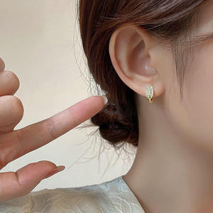 Pendientes de Aro con Plumas Doradas, Oro de 18K, Engaste de Diamantes, Joyería Fina para Uso Diario de Mujer - Product Image 5