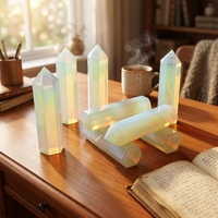 Ornement en cristal synthétique en verre opale imitation, forme hexagonale pointue, avec irisations bleues et jaunes rêveuses, en forme de tour énergétique, pour la décoration de la maison et du bureau, et comme cadeau