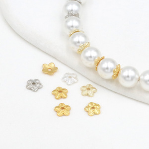 Juego de 14 piezas chapadas en oro, que conservan el color, con diseño de orquídea de seis pétalos de 6 mm, tapa de flor de perla chapada en oro, soporte para cuentas de pulsera DIY - Product Image 2