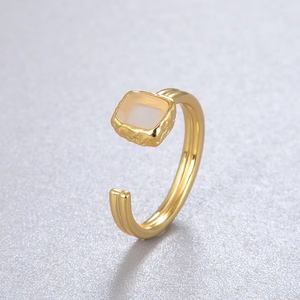 Anello da Donna in Argento 925 Placcato Oro 18k con Pietra di Luna Naturale, Gioiello Delicato con Gemma e Misura Regolabile, Vendita all'Ingrosso - Product Image 4