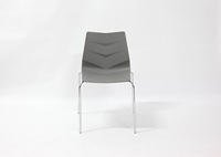 Chaise d'appoint moderne en polypropylène avec cadre chromé, empilable, pour café