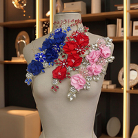 Patchs brodés de fleurs 3D personnalisés faits à la main Décor à coudre en PVC avec appliques en dentelle rose et strass pour toile tissu