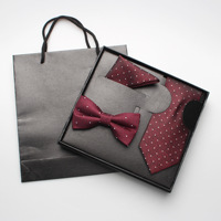 Boîte d'emballage personnalisée de luxe en papier rigide pour cravate Boîte cadeau carrée Organisateur de boîte de serviette de poche pour cravate avec nœud papillon Vente en gros