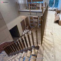 Balustrade d'escalier moderne et minimaliste en laiton de luxe, design mini-poteau, finition anti-rouille et anti-oxydation, couleur laiton antique, pour villa
