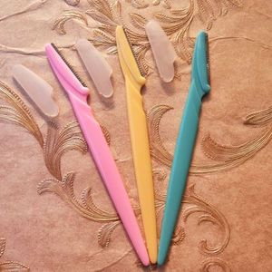 Les outils de beauté en gros peuvent être personnalisés rasoir à sourcils en plastique de couleur unie simple - Product Image 2